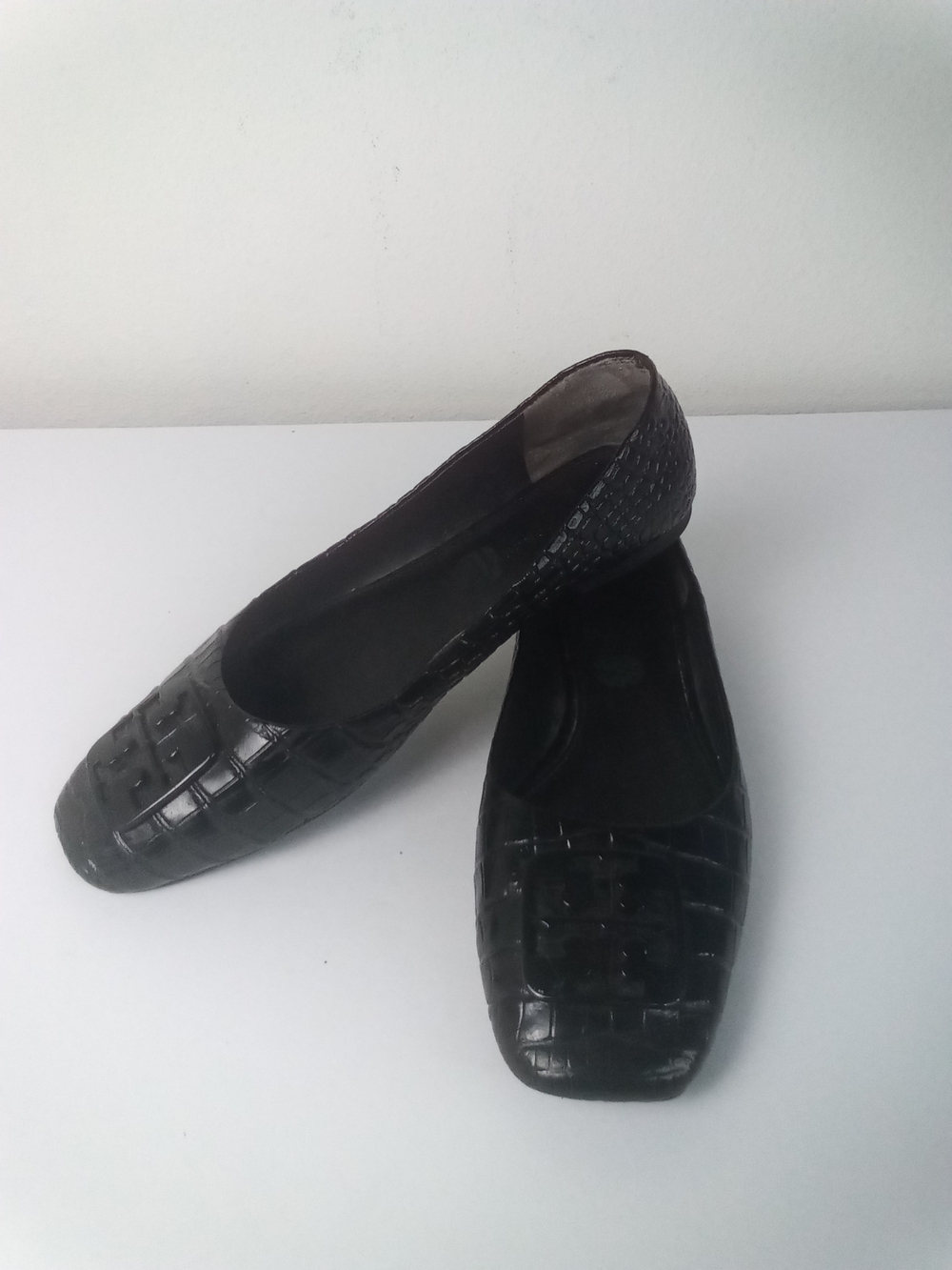 Tory Burch Georgia Black Croc-Embossed Square Toe Ballet Flats Logo 7.5 GUC - Picture 5 of 5